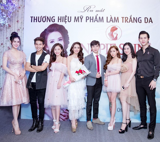 Linh Napie: Từ nữ diễn viên trở thành sáng lập thương hiệu mỹ phẩm - Ảnh 3. Linh Napie: Từ nữ diễn viên trở thành sáng lập thương hiệu mỹ phẩm - Ảnh 3.