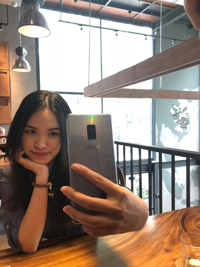 Khả năng selfie xóa phông trên Galaxy A8, A8 mở nên một trào lưu selfie mới