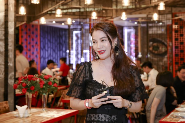 KINGDOM bắt tay cùng Chef Phạm Tuấn Hải ra mắt nhà hàng Hi-Steak - Ảnh 1.
