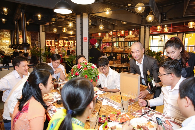 KINGDOM bắt tay cùng Chef Phạm Tuấn Hải ra mắt nhà hàng Hi-Steak - Ảnh 7. KINGDOM bắt tay cùng Chef Phạm Tuấn Hải ra mắt nhà hàng Hi-Steak - Ảnh 7.