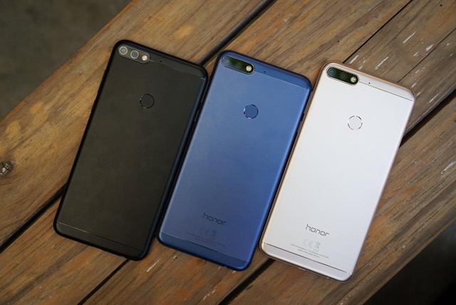 Mặc dù thị trường smartphone tầm trung khốc liệt, Honor 7C vẫn đạt doanh số ấn tượng - Ảnh 1.