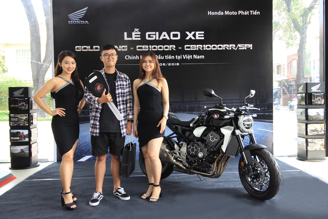 Chủ nhân đầu tiên sở hữu Honda CB1000R và Goldwing chính hãng tại Việt Nam - Ảnh 2.