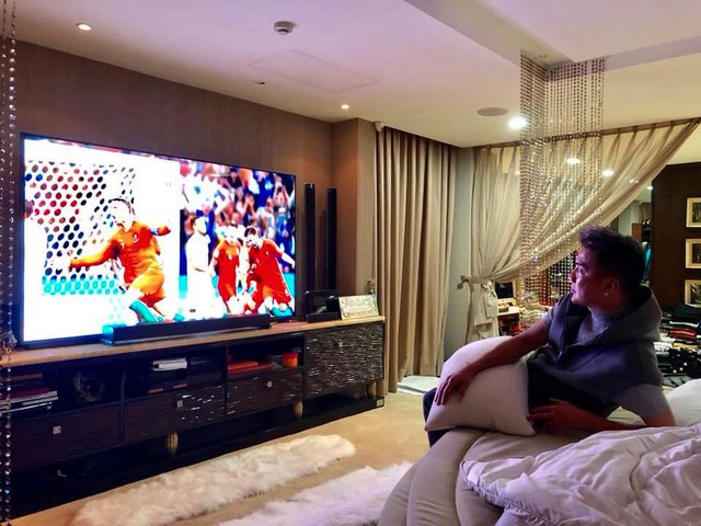 Đàm Vĩnh Hưng khoe TV hàng khủng để xem World Cup 2018 - Ảnh 1.