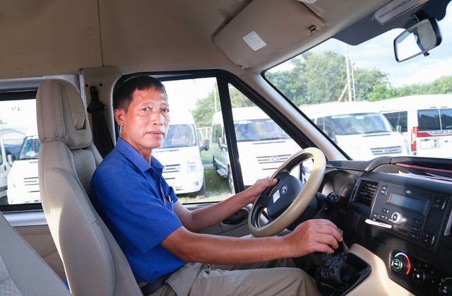 Những lái xe gạo cội đánh giá toàn diện ưu/nhược của Ford Transit - Ảnh 2. Những lái xe gạo cội đánh giá toàn diện ưu/nhược của Ford Transit - Ảnh 2.