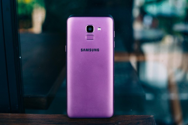Samsung Galaxy J6 – Nhỏ và có võ, đáp ứng mọi nhu cầu giải trí nhẹ nhàng - Ảnh 1.