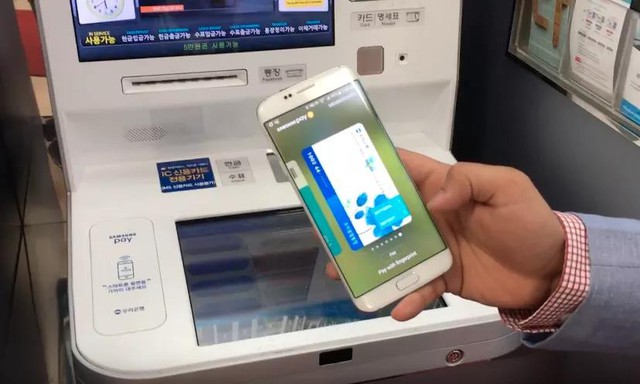 Video 3 giây này chính là lý do vì sao bạn cần cẩn thận khi rút tiền ở máy ATM - Ảnh 2.