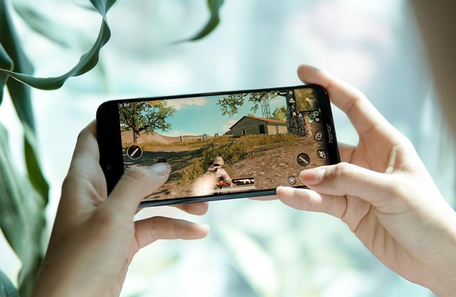 Trên tay nhanh smartphone chuyên game Honor Play: Thiết kế đẹp, màn hình tai thỏ, cấu hình mạnh mẽ, giá 6.99 triệu đồng - Ảnh 3.
