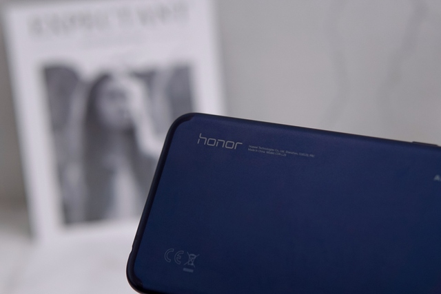 Trên tay nhanh smartphone chuyên game Honor Play: Thiết kế đẹp, màn hình tai thỏ, cấu hình mạnh mẽ, giá 6.99 triệu đồng - Ảnh 12.