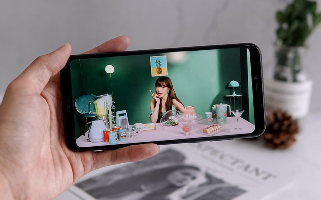 Trên tay nhanh smartphone chuyên game Honor Play: Thiết kế đẹp, màn hình tai thỏ, cấu hình mạnh mẽ, giá 6.99 triệu đồng - Ảnh 15.