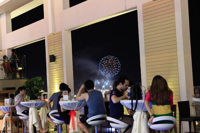 Ngắm Đà Nẵng tràn đầy sức sống khi năm mới sang từ khách sạn 4 sao bên bãi biển Mỹ Khê - Ảnh 4.