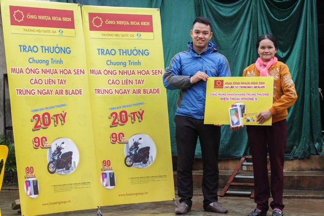 Trao thưởng cho những bạn Thứ nhất trúng thưởng từ chương trình khuyến mại của Ống nhựa Hoa Sen - Ảnh 1. Trao thưởng cho những bạn Thứ nhất trúng thưởng từ chương trình khuyến mại của Ống nhựa Hoa Sen - Ảnh 1.