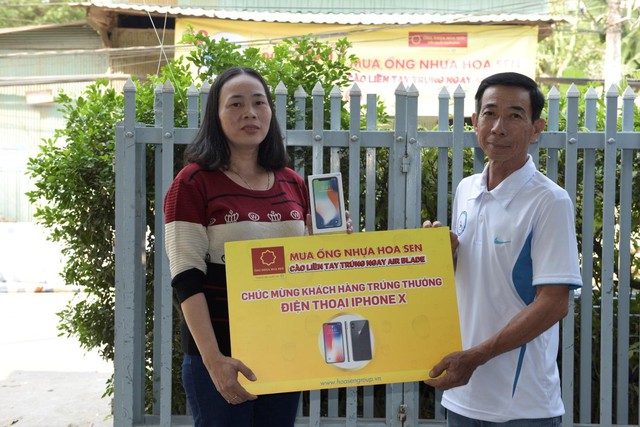 Trao thưởng cho những bạn Thứ nhất trúng thưởng từ chương trình khuyến mại của Ống nhựa Hoa Sen - Ảnh 2. Trao thưởng cho những bạn Thứ nhất trúng thưởng từ chương trình khuyến mại của Ống nhựa Hoa Sen - Ảnh 2.