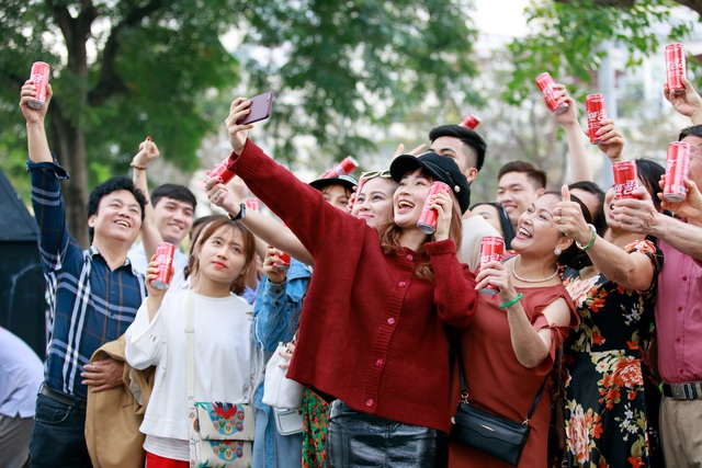 Sở hữu lon Coca-Cola song ngữ Anh-Hàn: Tưởng không dễ mà dễ không tưởng - Ảnh 2.