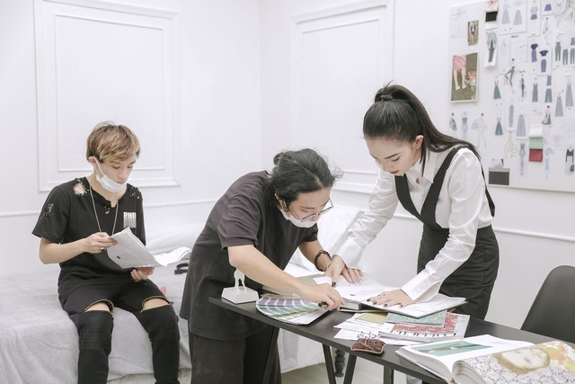 Vừa nhận giải tại Influence Asia 2017, Ch&acirc;u B&ugrave;i tiếp tục g&oacute;p mặt v&agrave;o Fashion Film mới - Ảnh 6.