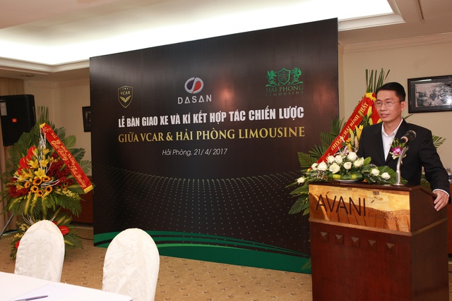 VCAR - Xe Limousine thế hệ mới về với Th&agrave;nh phố Hoa Phượng Đỏ - Ảnh 5.