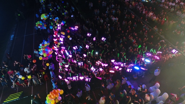 Gần 20.000 khán giả lấp đầy Sân vận động Cần Thơ trong Đại nhạc hội “Vũ hội ngoài trời” - Ảnh 5.