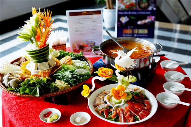 Những điểm đến du lịch cực &ldquo;hot&rdquo; từ Bắc v&agrave;o Nam dịp 30/4 - Ảnh 2.