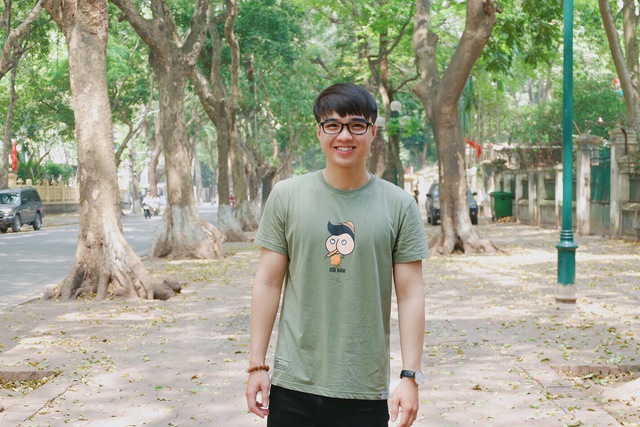 Hot girl ngoại ngữ Khánh Vy, vlogger đanh đá Tun Phạm tạo trend mới cùng áo phông T-Vịt siêu đáng yêu - Ảnh 2.