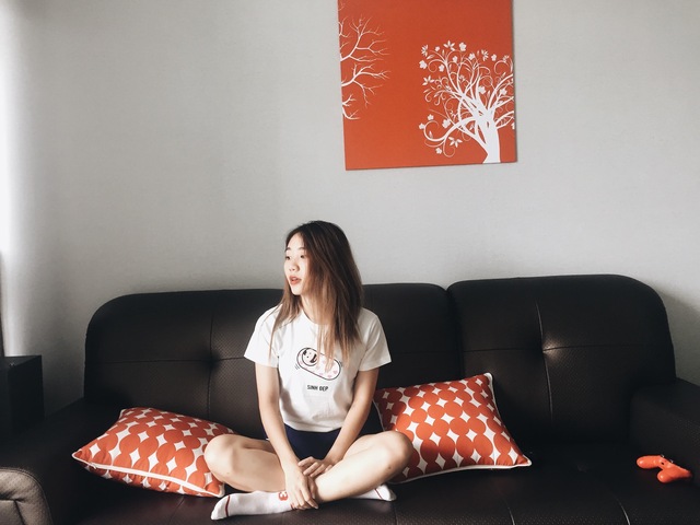 Hot girl ngoại ngữ Khánh Vy, vlogger đanh đá Tun Phạm tạo trend mới cùng áo phông T-Vịt siêu đáng yêu - Ảnh 3.