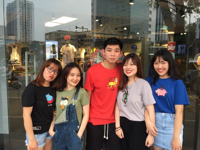 Hot girl ngoại ngữ Khánh Vy, vlogger đanh đá Tun Phạm tạo trend mới cùng áo phông T-Vịt siêu đáng yêu - Ảnh 10.