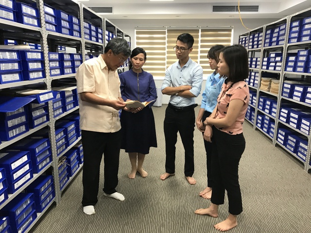 &Ugrave;n &ugrave;n kh&aacute;ch đến lễ hội Hoa Hướng dương ở c&ocirc;ng vi&ecirc;n mới tỉnh H&ograve;a B&igrave;nh - Ảnh 5.