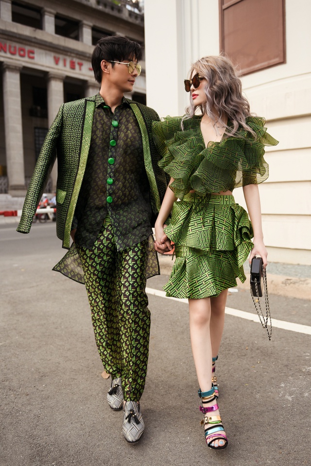 NTK Claret Giang L&ecirc;, Nhan Ph&uacute;c Vinh biến Orphic th&agrave;nh Street style - Trendy đ&atilde; cả mắt với to&agrave;n những item cực chất - Ảnh 6.
