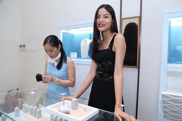 D&agrave;n mẫu Next top model khoe style trang sức chất lừ trong &ldquo;đ&ecirc;m kim cương&rdquo; - Ảnh 3.