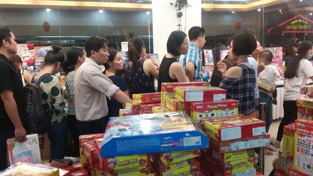 Ng&agrave;y hội đồ chơi giảm gi&aacute; khủng đổ bộ H&agrave; Nội - Ảnh 2.