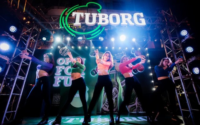 Tuborg khuấy động “ngã 4 Quốc tế” với bữa tiệc âm nhạc cực chất - Ảnh 1.