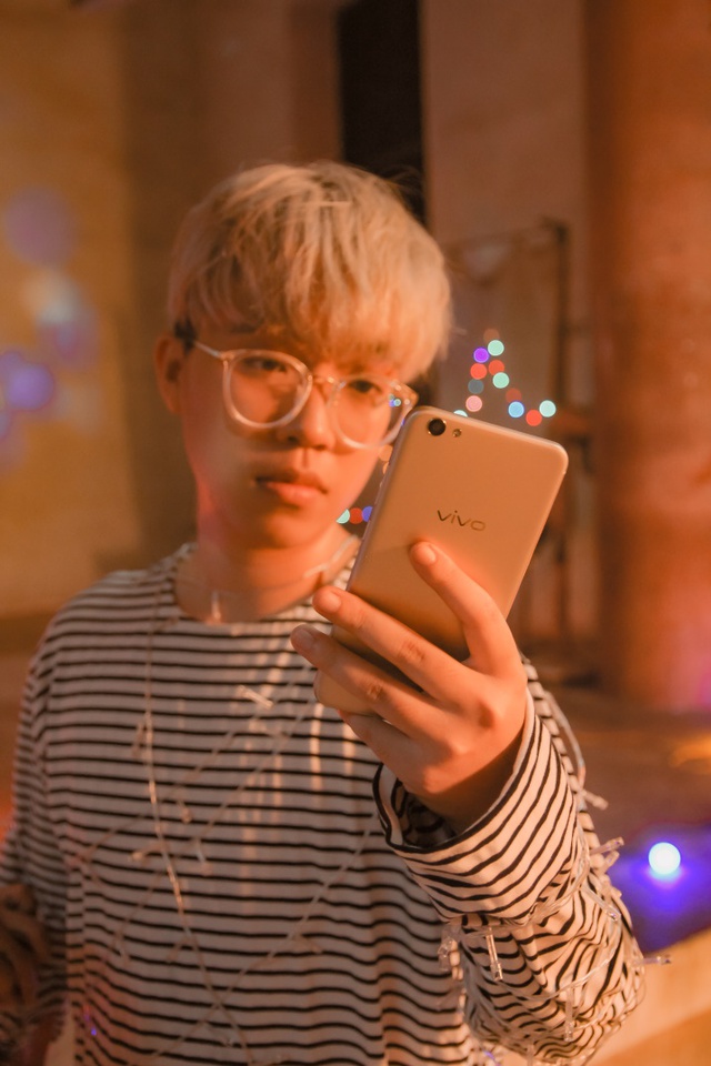 Choáng với trình selfie sống ảo của Kai Đinh & Ê kíp MV Điều buồn nhất - Ảnh 8.