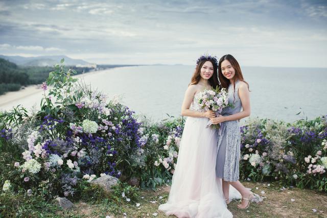 Độc đ&aacute;o lễ cưới đẹp như mơ tr&ecirc;n mỏm đ&aacute; b&ecirc;n bờ biển Hải Ho&agrave; - Ảnh 10.
