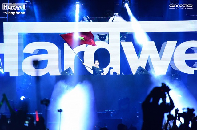 20.000 fan rúng động khi Hardwell tung cờ Việt Nam - Ảnh 6.