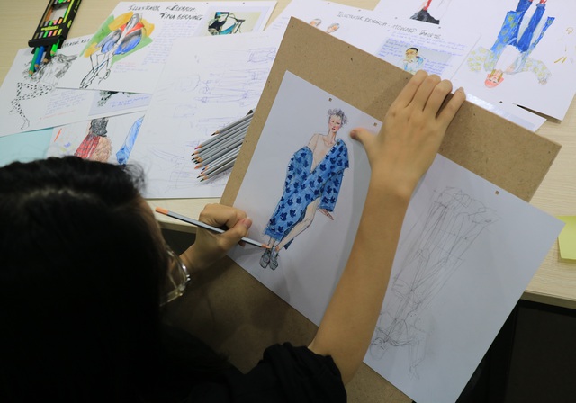Học thiết kế thời trang vì yêu… môi trường, nữ sinh Amser nhận học bổng trăm triệu đồng - Ảnh 11.