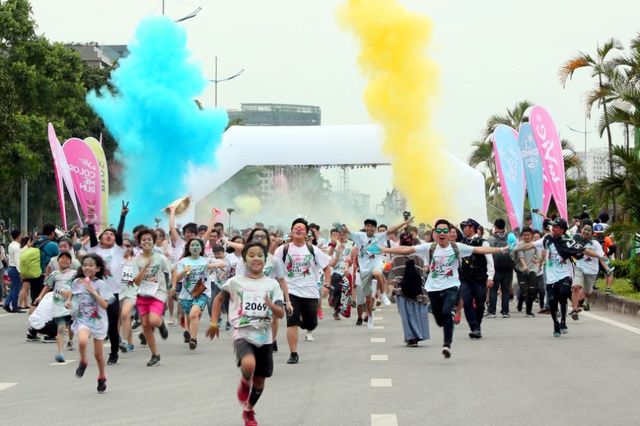 Đến Color Me Run, “quẩy tưng bừng” cùng MOOV và Vietnamobile - Ảnh 1.