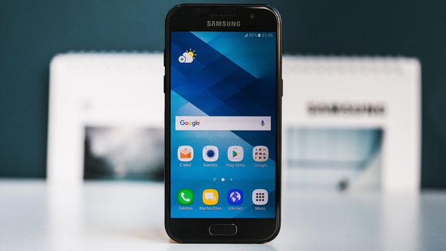 Nhìn Galaxy A qua từng năm, để thấy Samsung đang dẫn đầu trong thiết kế smartphone cận cao cấp - Ảnh 4.