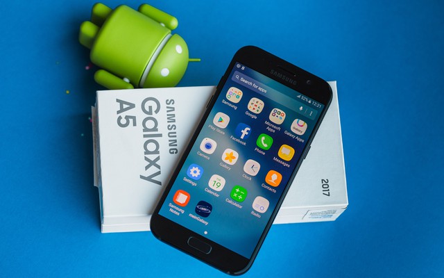 Nhìn Galaxy A qua từng năm, để thấy Samsung đang dẫn đầu trong thiết kế smartphone cận cao cấp - Ảnh 5.