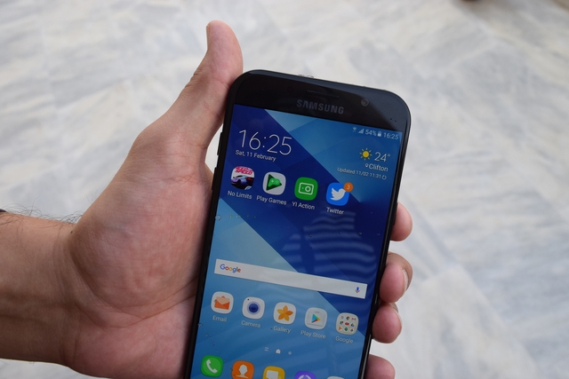 Nhìn Galaxy A qua từng năm, để thấy Samsung đang dẫn đầu trong thiết kế smartphone cận cao cấp - Ảnh 8.