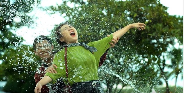 C&ugrave;ng &ldquo;soi&rdquo; 50 sắc th&aacute;i đ&aacute;ng y&ecirc;u của Tronie Ng&ocirc; v&agrave; Trọng Hiếu trong MV mới - Ảnh 4.
