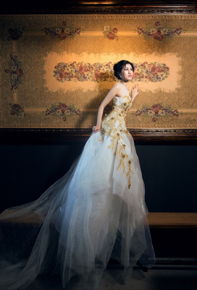 Người đẹp Emily Hồng Nhung đầy ma mị trong trang phục dạ hội mang phong cách châu Âu - Ảnh 11.