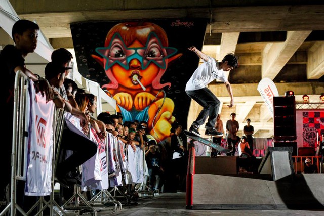 Giới trẻ H&agrave; th&agrave;nh h&aacute;o hức &ldquo;thử t&agrave;i&rdquo; với ng&agrave;y hội trượt v&aacute;n Skateboarding Day 2017 - Ảnh 2.