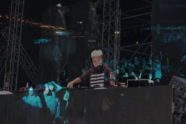 Isaac , Soobin cùng giới trẻ Sài thành cháy hết mình với DJ quốc tế trong lễ hội âm nhạc “siêu chất” - Ảnh 22.