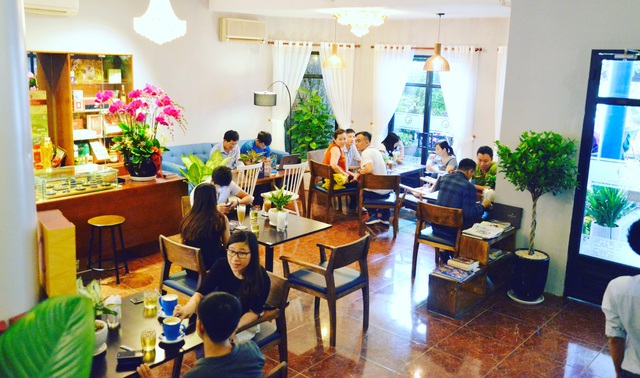 Tưng bừng khai trương nhà hàng cà phê sang trọng khu vực K300 Tân Bình - Ảnh 2.