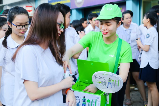 Acer đồng h&agrave;nh c&ugrave;ng th&iacute; sinh v&agrave; phụ huynh kỳ thi THPT quốc gia - Ảnh 2.