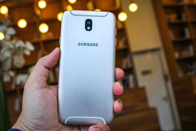 V&igrave; sao Galaxy J7 Pro c&oacute; thể lập kỷ lục doanh số chưa từng c&oacute; ở ph&acirc;n kh&uacute;c tầm trung? - Ảnh 2.