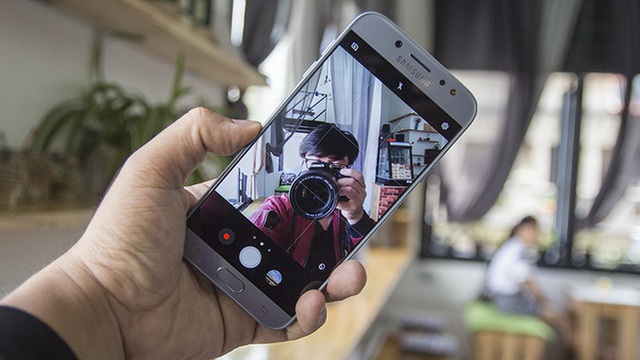 V&igrave; sao Galaxy J7 Pro c&oacute; thể lập kỷ lục doanh số chưa từng c&oacute; ở ph&acirc;n kh&uacute;c tầm trung? - Ảnh 4.