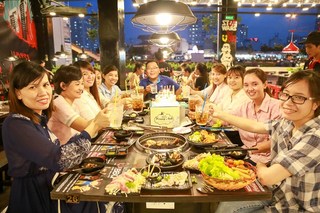Khám phá buffet lẩu nướng kiểu Hàn Quốc trong nhà xưởng container cực chất tại Sài Gòn - Ảnh 9.