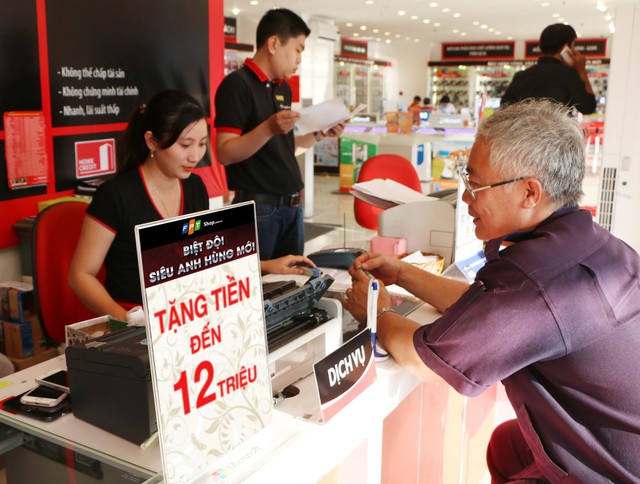 Đ&oacute;ng tiền điện, nước, internet, trả g&oacute;p tại FPT Shop tr&uacute;ng xe Honda Vision - Ảnh 3.