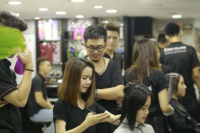 Những &yacute; do khiến nghề tạo mẫu t&oacute;c &ldquo;kẻ đi xe sang, người đ&agrave;nh bỏ nghiệp&rdquo; - Ảnh 1.