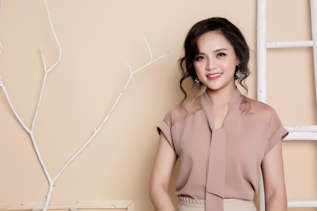 Qu&yacute; c&ocirc; c&ocirc;ng sở &ldquo;đứng h&igrave;nh&rdquo; với vẻ đẹp ph&oacute;ng kho&aacute;ng từ BST LADY CITY - Ảnh 2.