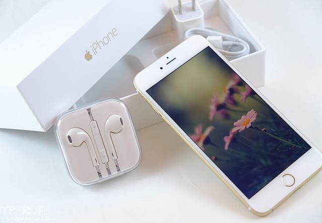 Giới trẻ ồ ạt đi mua iPhone 6 - 32GB ch&iacute;nh h&atilde;ng giảm gi&aacute; - Ảnh 2.